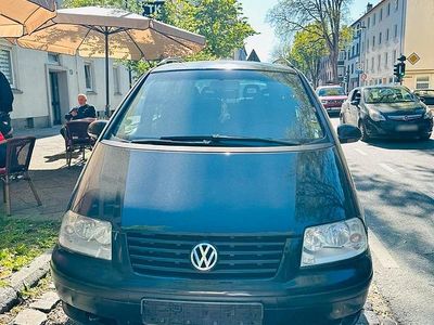 Second-hand VW Sharan 116 CP (85 kW) 2007 Negru Monovolum