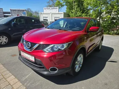 Gebraucht Nissan Qashqai Acenta 116 PS (85 kW) 2017 Rot SUV