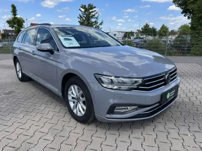Gebraucht VW Passat Business 150 PS (110 kW) 2023 Mondsteingrau Kombi