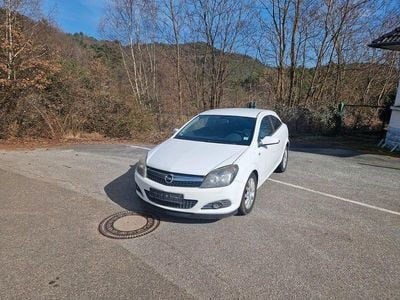 Gebraucht Opel Astra GTC Edition 90 PS (66 kW) 2009 Weiß Coupé