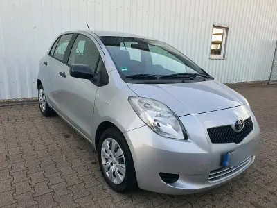 Usata Toyota Yaris 88 CV (64 kW) 2006 Argento Utilitaria