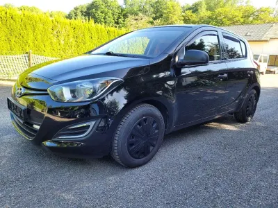 Gebraucht Hyundai i20 Edition 86 PS (63 kW) 2014 Schwarz Kleinwagen