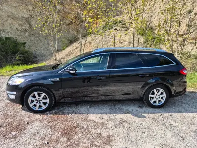 Gebraucht Ford Mondeo 163 PS (119 kW) 2012 Schwarz Kombi