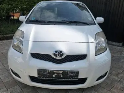Gebraucht Toyota Yaris Life 101 PS (74 kW) 2010 Weiß Kleinwagen