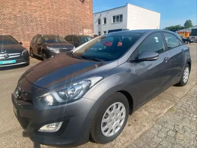 Gebraucht Hyundai i30 Classic 99 PS (72 kW) 2013 Steel grey ii Limousine