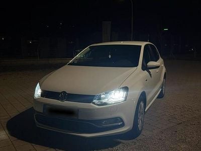 Gebraucht VW Polo 90 PS (66 kW) 2015 Weiß Kleinwagen