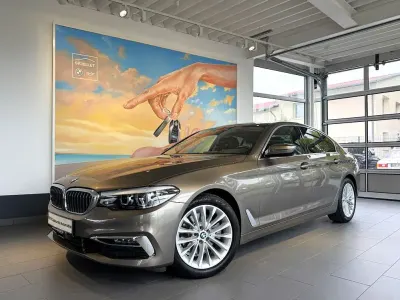 Używany BMW 520 Luxury Line 184 KM (135 kW) 2018 Srebrny Sedan/Limuzyna