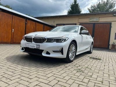 Weiß Gebraucht 2021 BMW 320 Luxury Line Limousine | 19.999 € (Guter Preis)