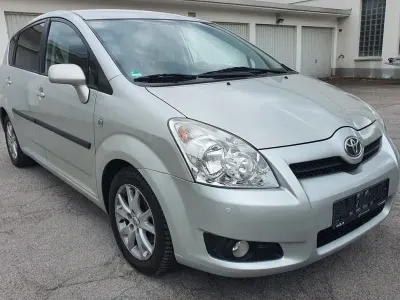 Gebraucht Toyota Corolla Verso 129 PS (94 kW) 2009 Grün Van / Kleinbus