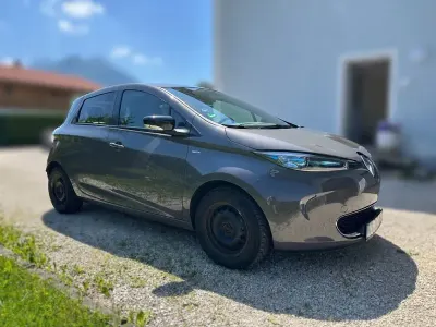 Używany Renault Zoe Bose Edition 67 kW (92 KM) 2017 Szary Hatchback