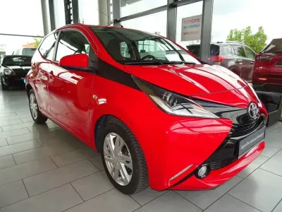 Używany Toyota Aygo X-play 69 KM (50 kW) 2017 Czerwony Hatchback