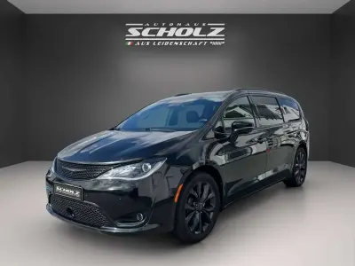 Gebraucht Chrysler Pacifica Limited 291 PS (214 kW) 2020 Brilliant black (perleffekt) Van / Kleinbus