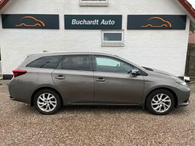 Gebraucht Toyota Auris Hybrid Comfort 98 PS (72 kW) 2019 Grau Limousine