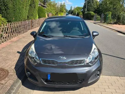 Gebraucht Kia Rio DREAM-TEAM Edition 86 PS (63 kW) 2014 Grau Limousine