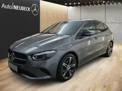 Gebraucht Mercedes B220 Progressive 190 PS (139 kW) 2024 Lack mountaingrau Kleinwagen