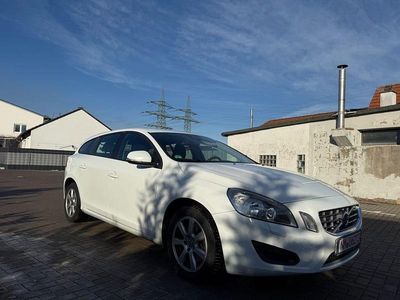 Gebraucht Volvo V60 114 PS (83 kW) 2011 Weiß Kombi