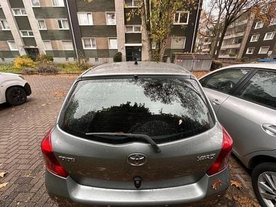 Grau Gebraucht 2008 Toyota Yaris Kleinwagen | 2.500 € (Fairer Preis)