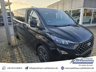 Gebraucht Ford Tourneo Custom Titanium 170 PS (125 kW) 2025 Schwarz Van