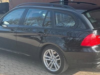 Gebraucht BMW 320 170 PS (125 kW) 2009 Schwarz Kombi