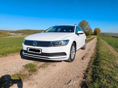 Gebraucht VW Passat 125 PS (91 kW) 2018 Weiß Kombi