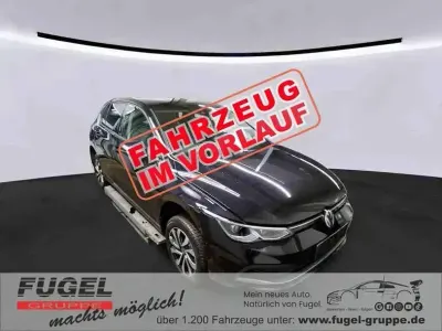 Używany VW Golf VIII Active 150 KM (110 kW) 2023 Czarny Sedan/Limuzyna