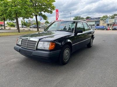 Second-hand Mercedes E230 132 CP (97 kW) 1992 Albastru Berlinǎ