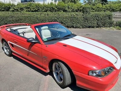 Begagnad Ford Mustang GT 215 HK (158 kW) 1996 Röd Cab