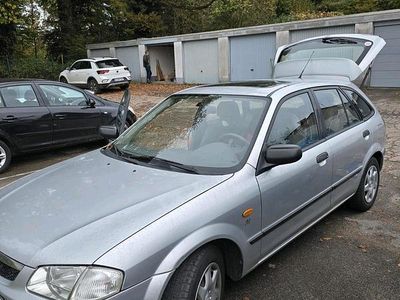 Grau Gebraucht 1999 Mazda 323F Kombi | 1.600 €