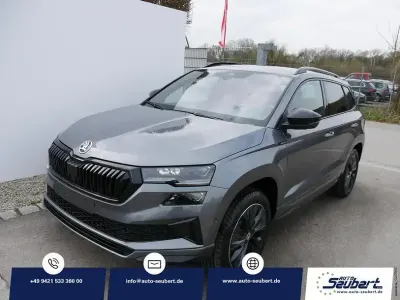 Neu Skoda Karoq SportLine 190 PS (139 kW) 2025 Graphite grau metallic SUV