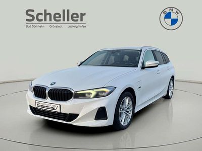 Mineralweiss Gebraucht 2022 BMW 320e Sport Line Kombi | 27.990 € (Fairer Preis)