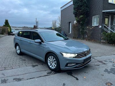 Gebraucht VW Passat Business 122 PS (89 kW) 2022 Mondsteingrau Kombi
