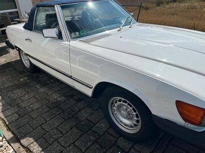 Begagnad Mercedes SL380 215 HK (158 kW) 1984 Vit Cab