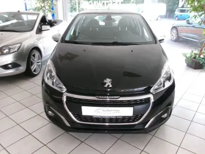 Gebraucht Peugeot 208 Allure 120 PS (88 kW) 2016 Schwarz Kleinwagen