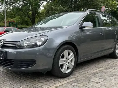 Gebraucht VW Golf V Comfortline 122 PS (89 kW) 2009 Platinum grey metallic Kombi