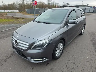 Gebraucht Mercedes B180 109 PS (80 kW) 2014 Grau Kleinwagen