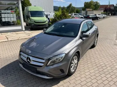 Gebraucht Mercedes GLA200 136 PS (100 kW) 2014 Mountaingrau  met. (metallic) SUV