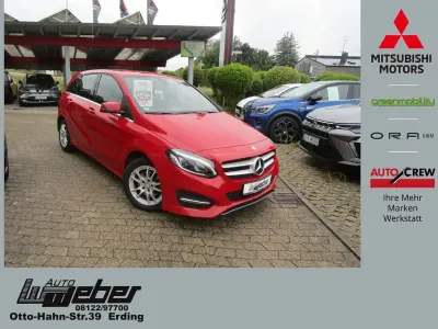Gebraucht Mercedes B180 Urban 122 PS (89 kW) 2016 Rot Kleinwagen