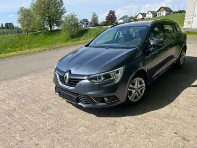 Gebraucht Renault Mégane GrandTour Business 116 PS (85 kW) 2020 Grau Kombi