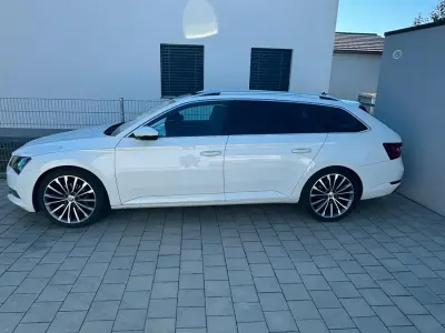 Gebraucht Skoda Superb LAURIN & KLEMENT 190 PS (139 kW) 2017 Weiß Kombi