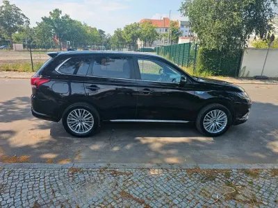 Gebraucht Mitsubishi Outlander P-HEV 224 PS (164 kW) 2019 Schwarz SUV