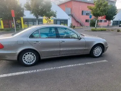 Gebraucht Mercedes E200 163 PS (119 kW) 2003 Silber Limousine
