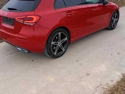 Gebraucht Mercedes A180 136 PS (100 kW) 2019 Rot Limousine