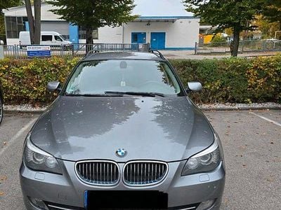 Grau Gebraucht 2010 BMW 525 Kombi | 4.200 €