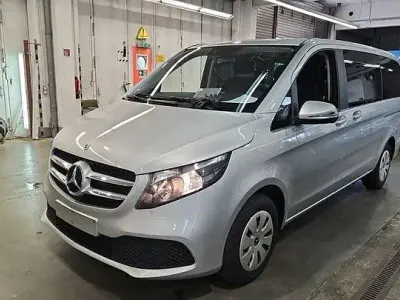 Gebraucht Mercedes 220 163 PS (119 kW) 2022 Silber Van / Kleinbus