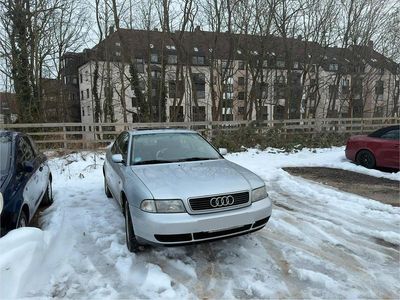 Grau Gebraucht 1997 Audi A4 Limousine | 1.799 € (Fairer Preis)