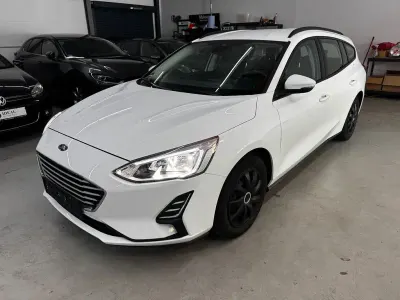 Gebraucht Ford Focus Trend 125 PS (91 kW) 2019 Weiß Limousine