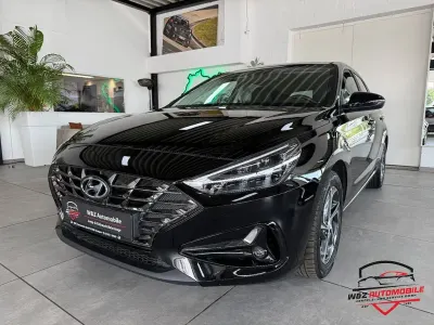 Gebraucht Hyundai i30 120 PS (88 kW) 2024 Schwarz Limousine