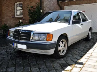 Używany Mercedes 190 118 KM (86 kW) 1988 Biały Sedan/Limuzyna