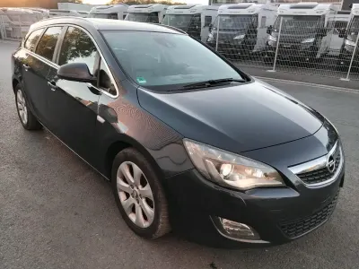 Gebraucht Opel Astra Sport 179 PS (131 kW) 2012 Blau Kombi