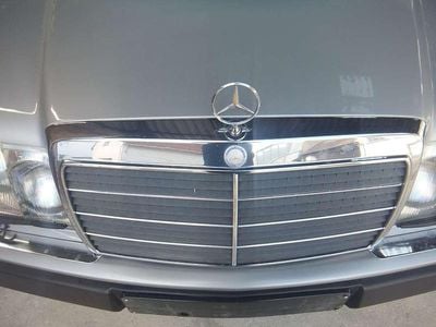 Usata Mercedes E500 326 CV (239 kW) 1992 Argento Berlina